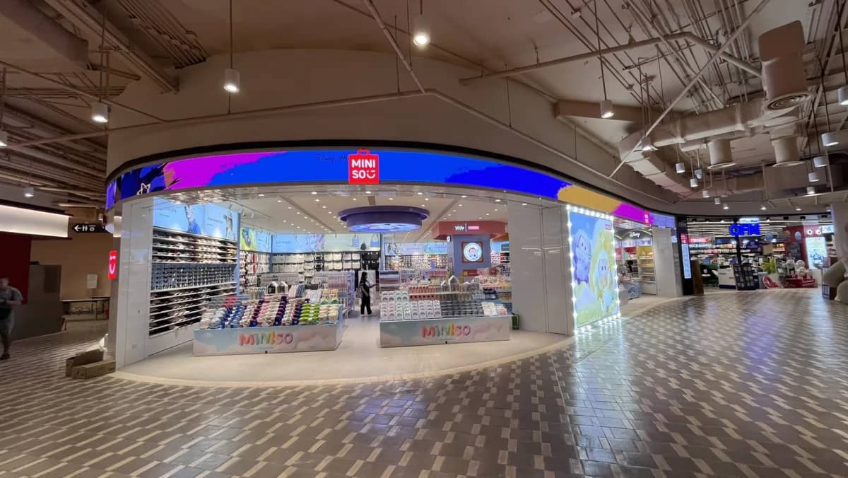 ผลงานรับเหมาตกแต่งบิลท์อินและงานระบบ MEP ของร้าน MINISO สาขา Central Chaengwattana แจ้งวัฒนะ โดย NinetyNine Interior Construction