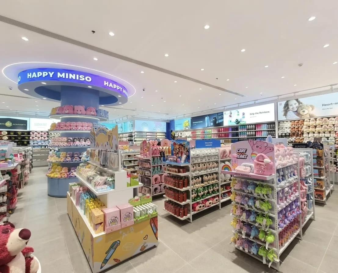 หลังตกแต่ง MINISO — THE MALL NGAMWONGWAN โดย NinetyNine