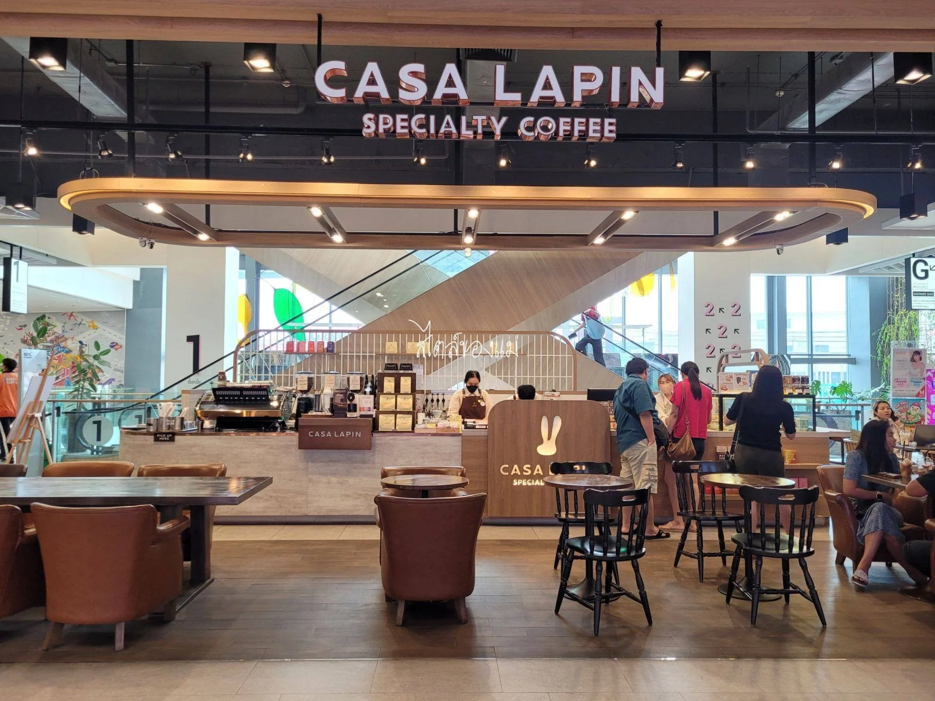 ผลงานรื้อถอนเฟอร์นิเจอร์และระบบ MEP ร้านกาแฟ CASA LAPIN สาขา The Mall งามวงศ์วาน นนทบุรี โดย NinetyNine Interior Construction