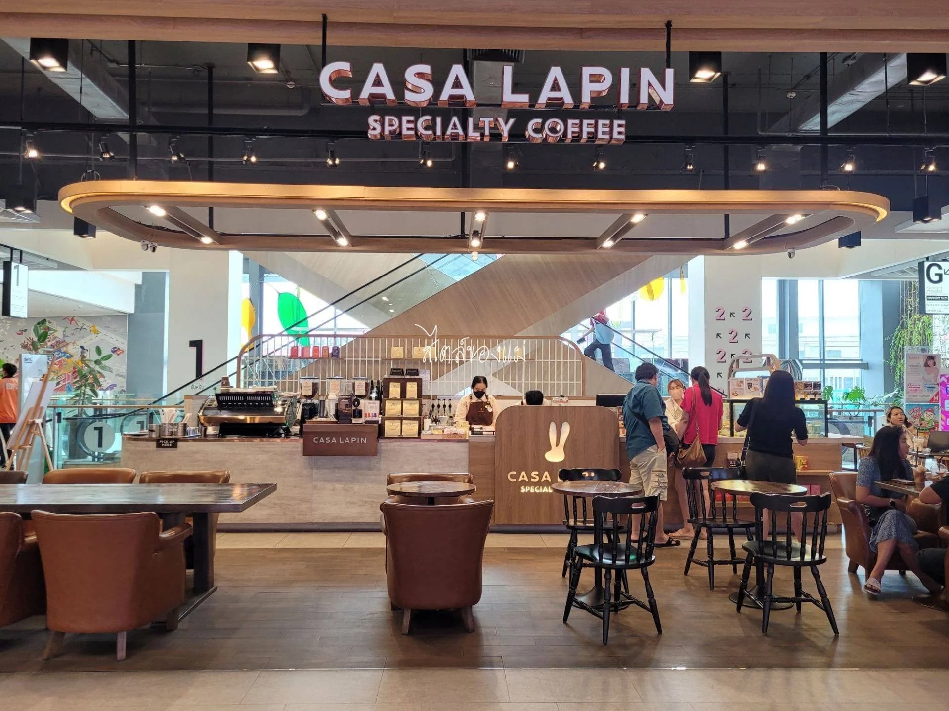 ผลงานรื้อถอนเฟอร์นิเจอร์และระบบ MEP ร้านกาแฟ CASA LAPIN สาขา The Mall งามวงศ์วาน นนทบุรี โดย Ninetynine Interior Construction