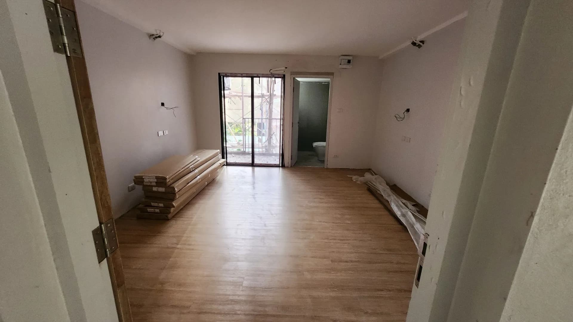 ก่อนตกแต่ง ประกอบเฟอร์นิเจอร์ — หอพักหญิง ม.เชียงใหม่